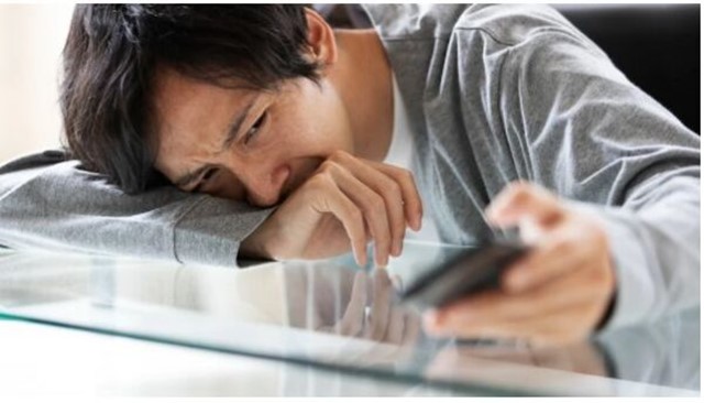 スマホで簡単に稼げる副業は危険