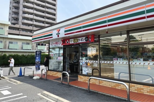 セブンイレブンのコンビニから銀行カードローンで借り入れする方法